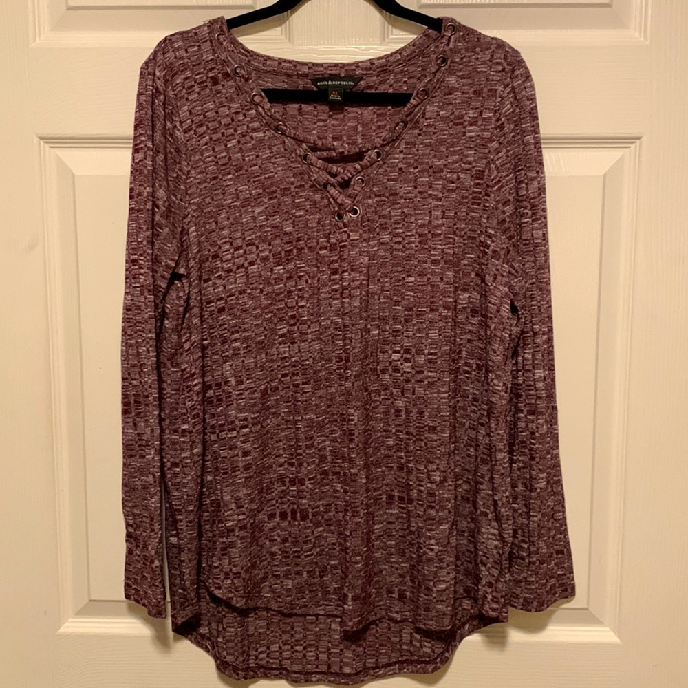 Women’s Burgundy laced VNeck Long sleeve Tunic Size XL